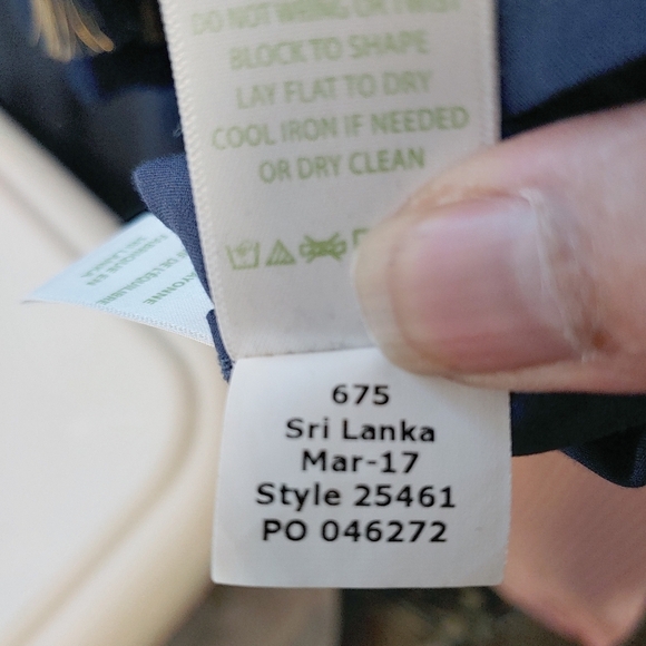 Lilly Pulitzer True Blue Sain Blouse Tassel Elastic Neck Sz S - Picture 10 of 10